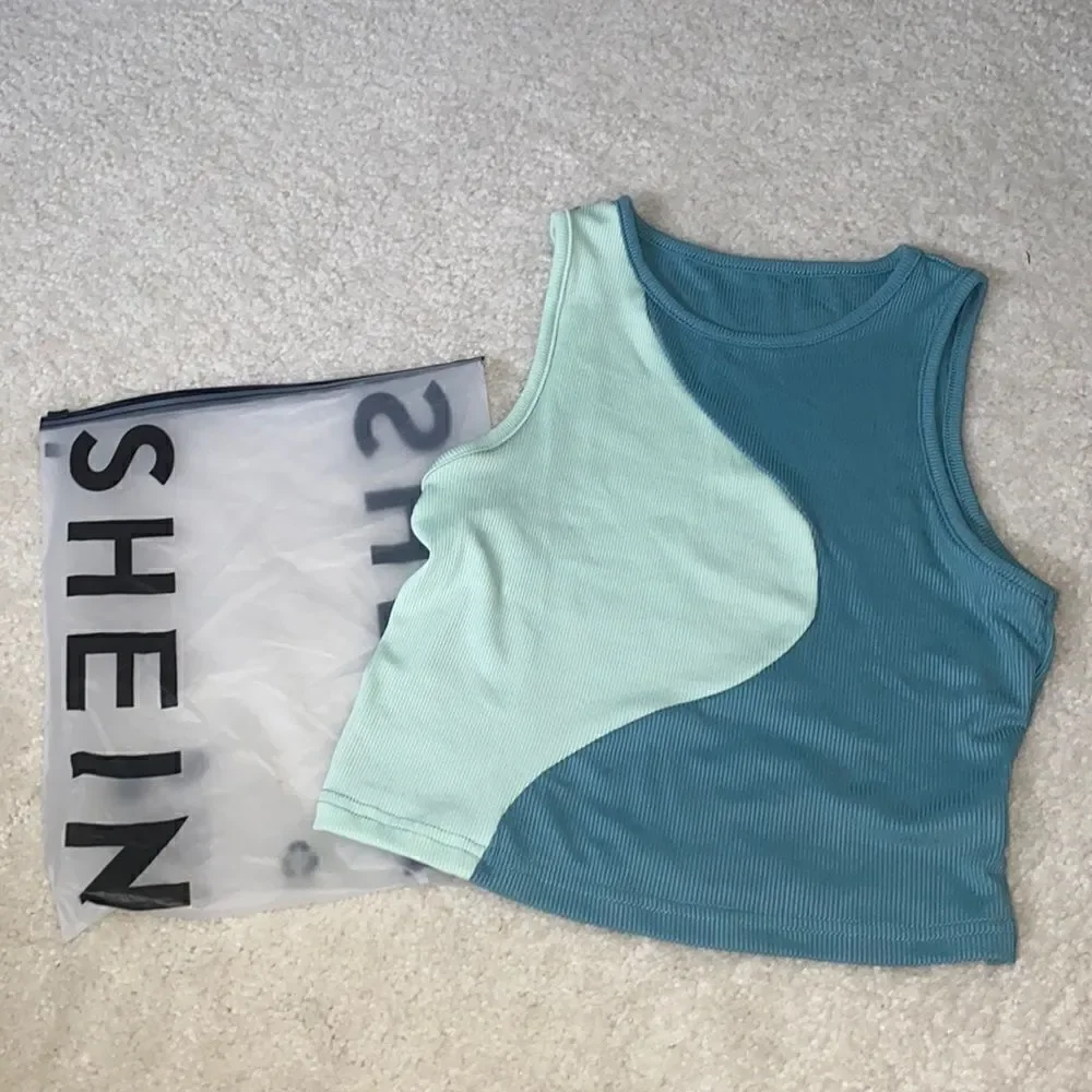 Color Block CROPPED TANK - Picture 2 of 5